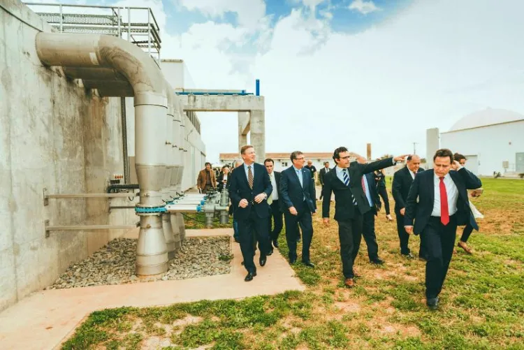 Politikere, og organisasjons medlemmer i forbindelse med åpningen av nytt avløps og kloakk renseanlegg etter initativ fra Masterplan Nicosia Walled City utviklingsprogram.